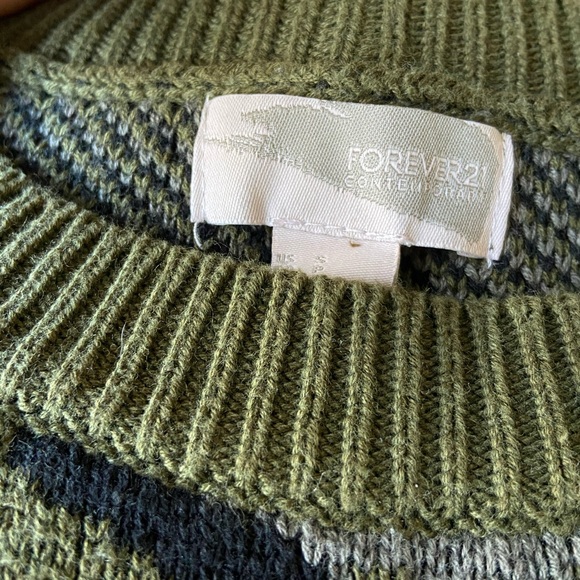 FOREVER 21 CAMOUFLAGE CUT OUT SWEATER - Picture 5 of 10